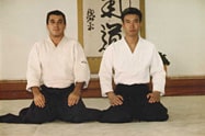 Doshu Moriteru Ueshiba et Daniel Jean Pierre en 1981 au Hombu dojo de Tokyo